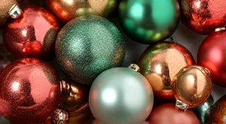 The Significance of Colors in Vintage Christmas Ornaments